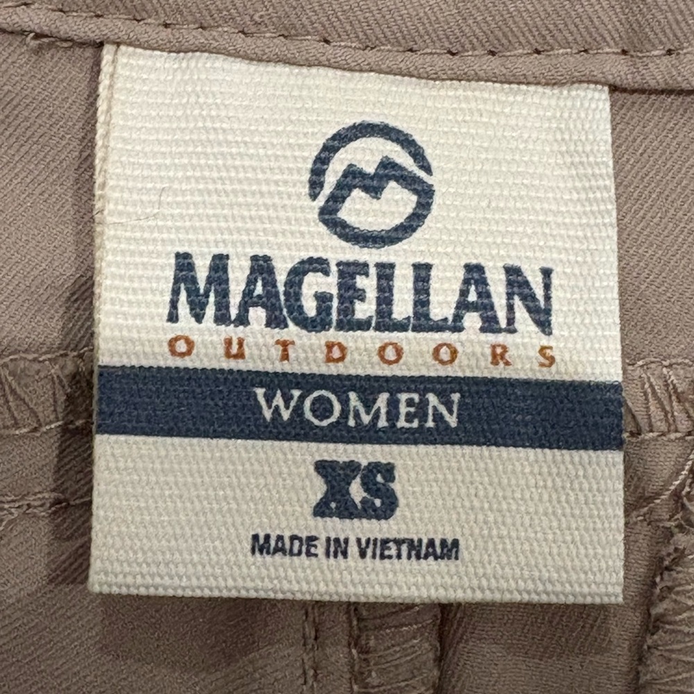 Magellan Outdoors Women's Brown Cargo Shorts Size XS - Picture 4 of 10
